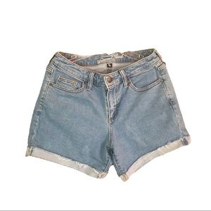 🐬Universal Thread Mid Rise Fray Boyfriend Shorts